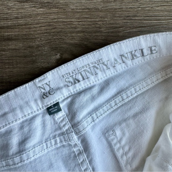 New York & Company Blue Stretch Skinny Jeans -  Sits at Waist - Size 6 - Picture 4 of 12